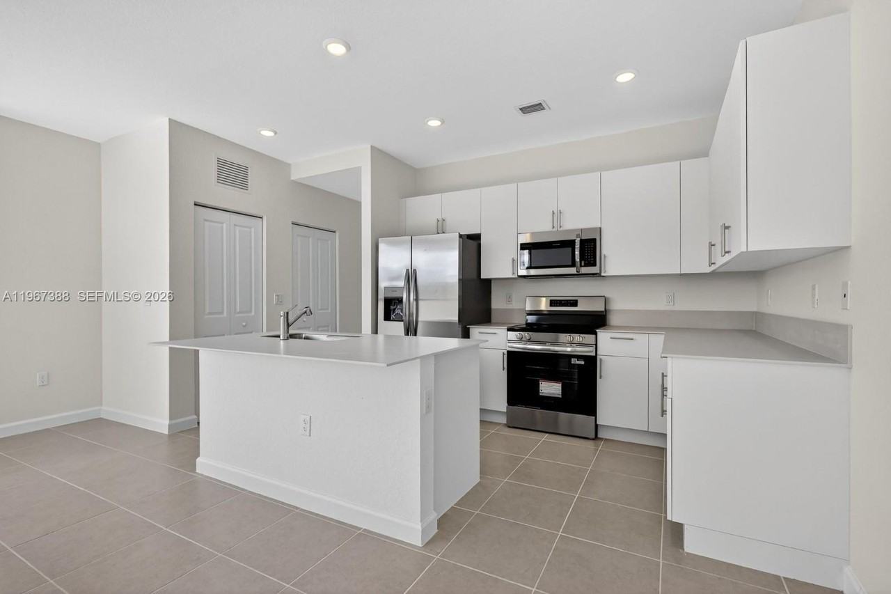 13888 Sw 261st Ter #0 - Photo 6 of 19