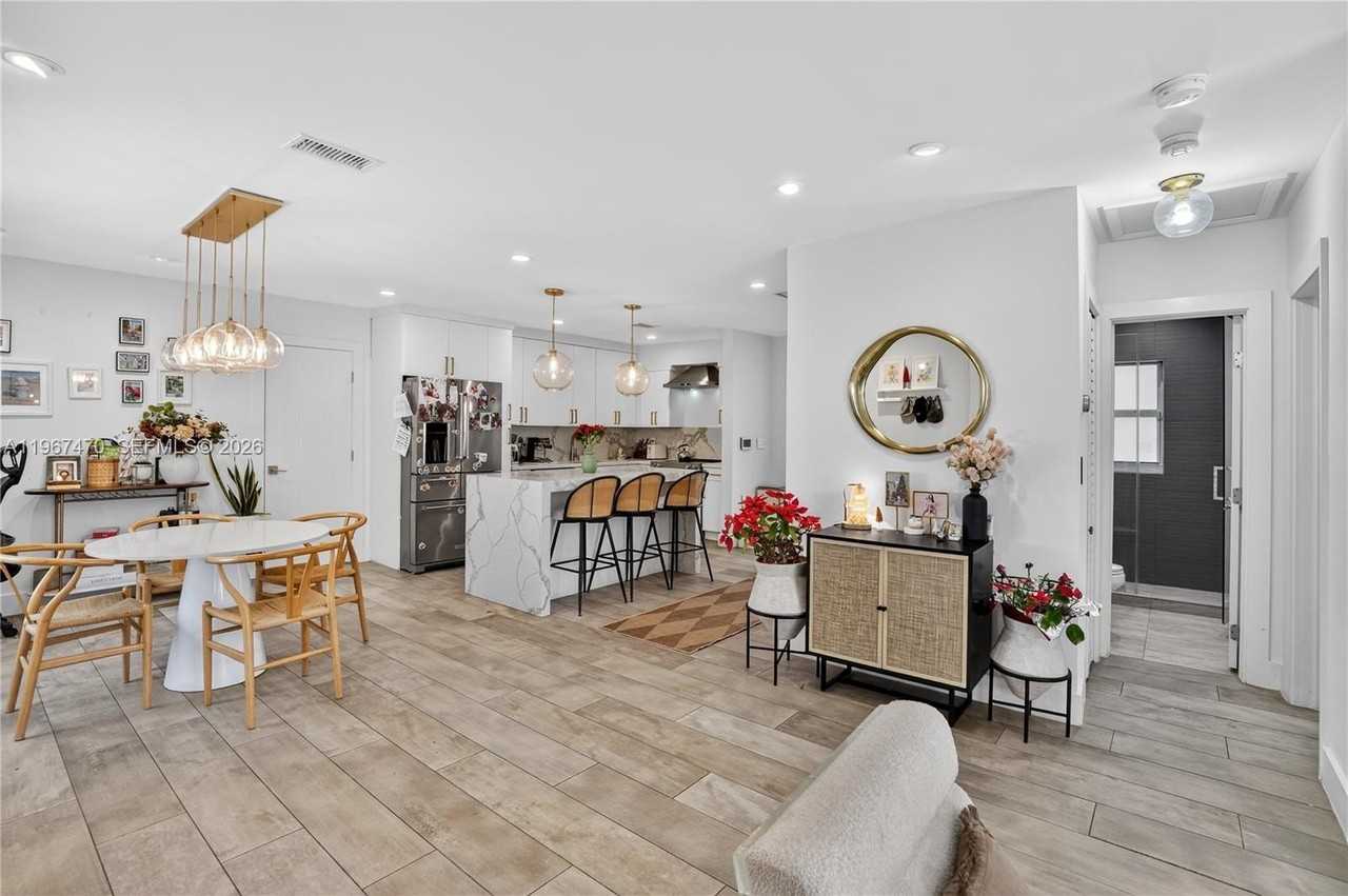 837 Alberca St - Photo 2 of 29