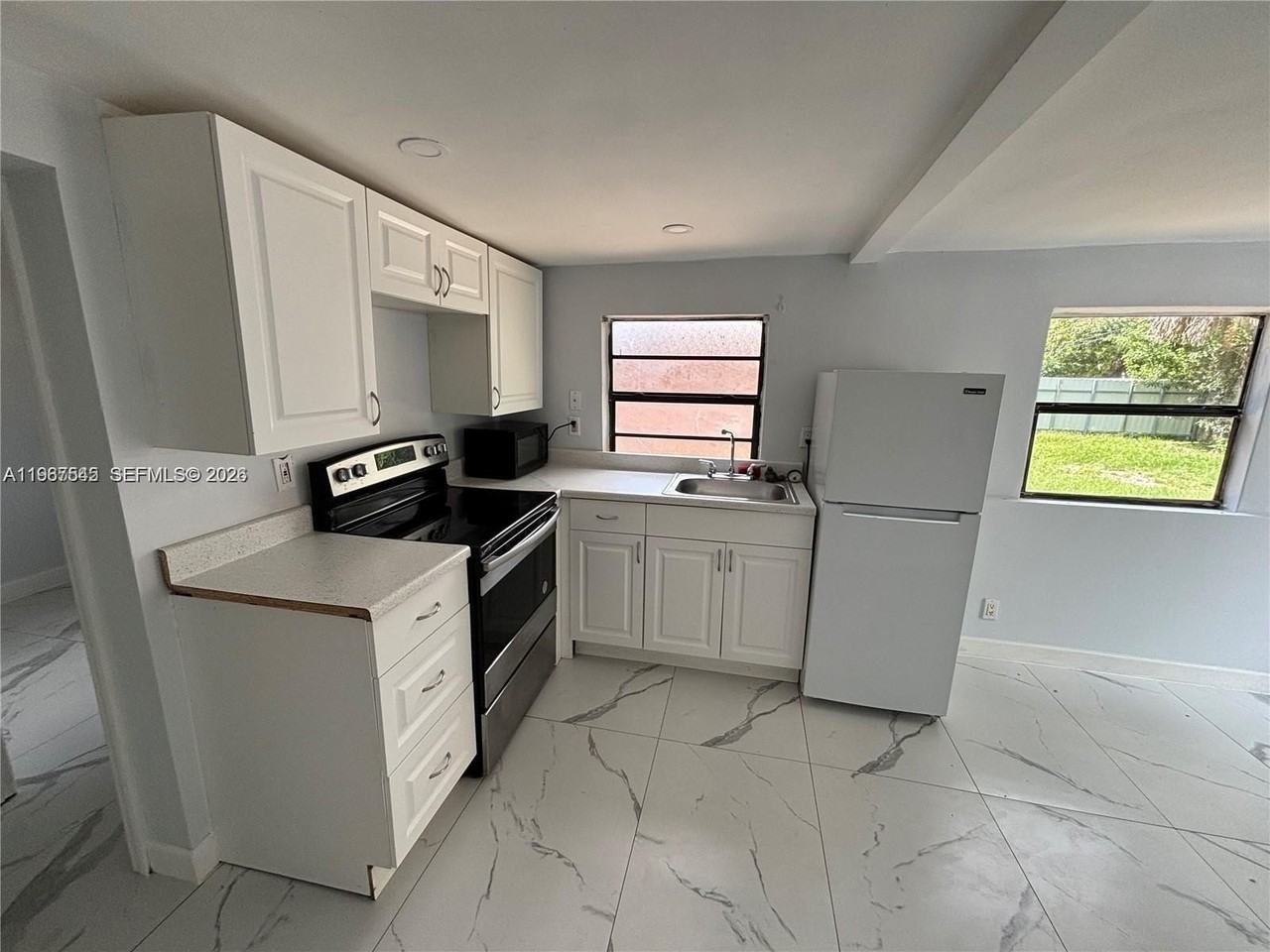 729 Nw 19th Ave #B - Photo 5 of 12