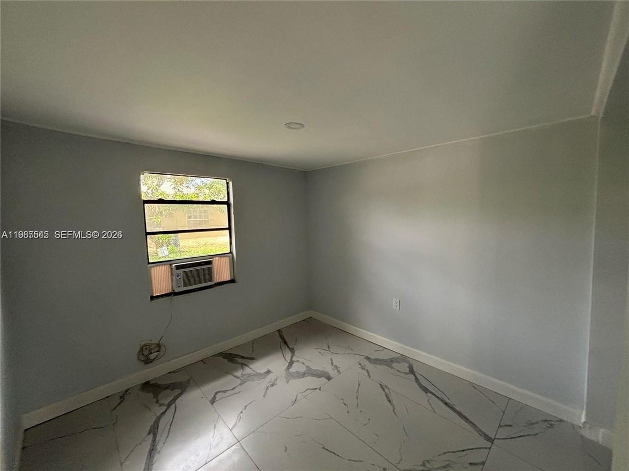 729 Nw 19th Ave #B - Photo 7 of 12