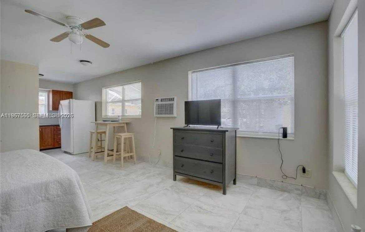 1828 Rodman St #1 - Photo 4 of 7