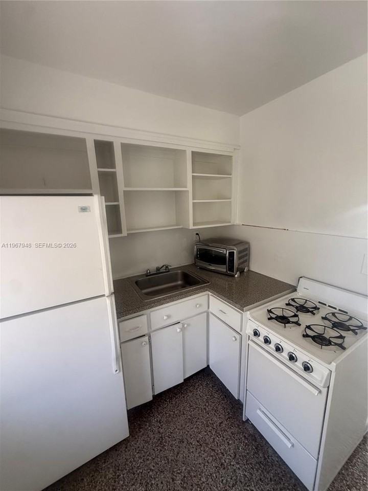 2023 Taylor St #2 - Photo 5 of 17