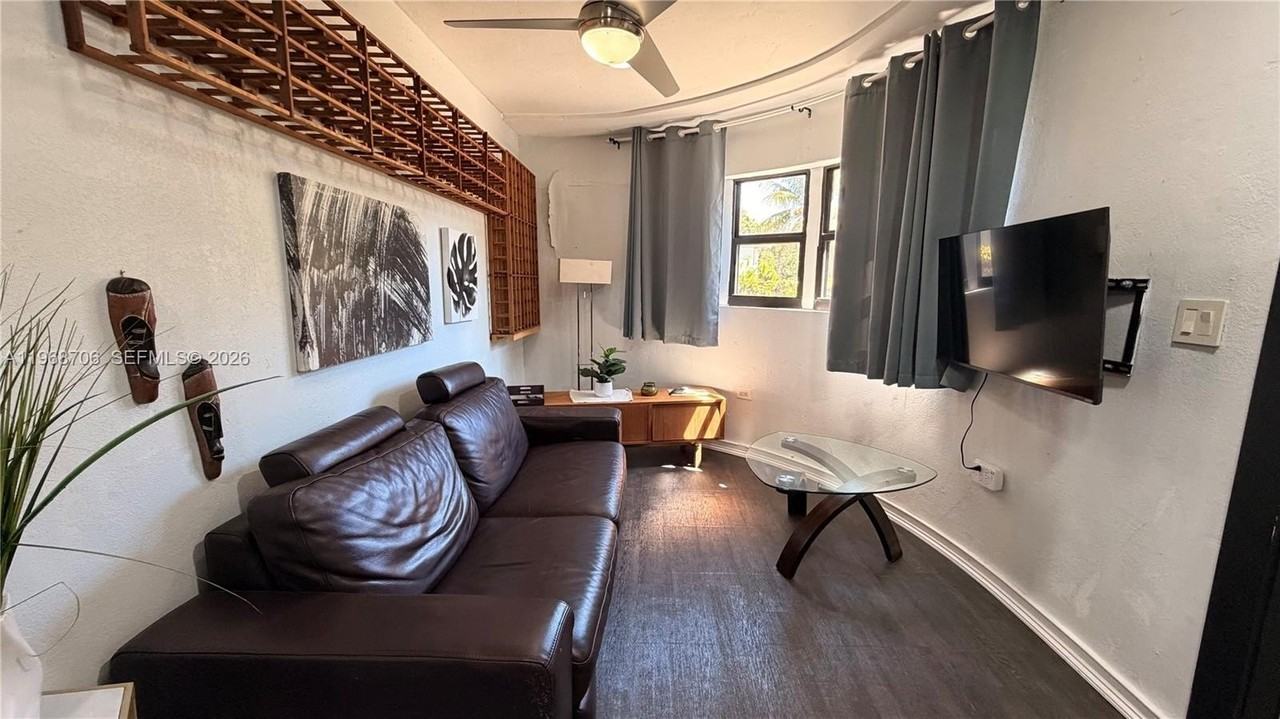 168 Nw 53rd St #2 - Photo 3 of 11