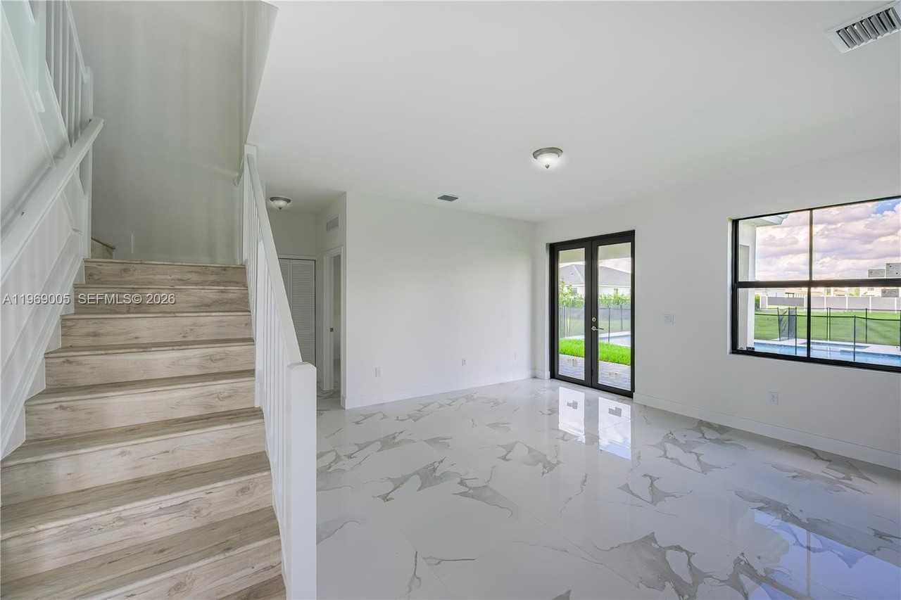 32242 Sw 194th Ave - Photo 7 of 42