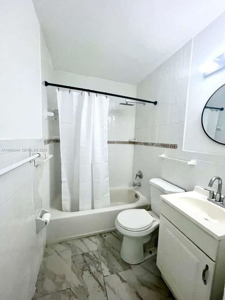 4924 Sw 44th Ave #0 - Photo 7 of 15