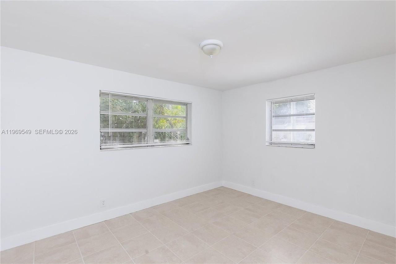 129 Se 4th St #2 - Photo 7 of 20