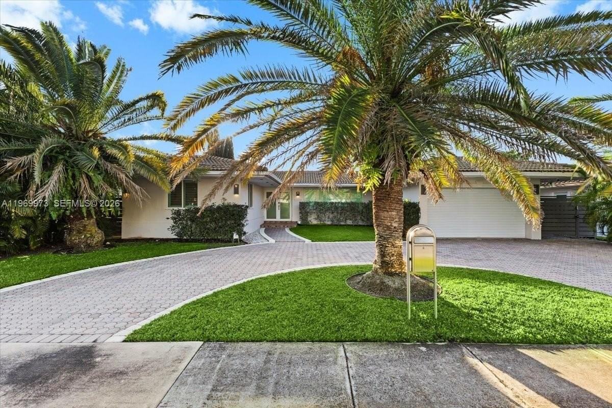 12930 Oleander Rd - Photo 3 of 45