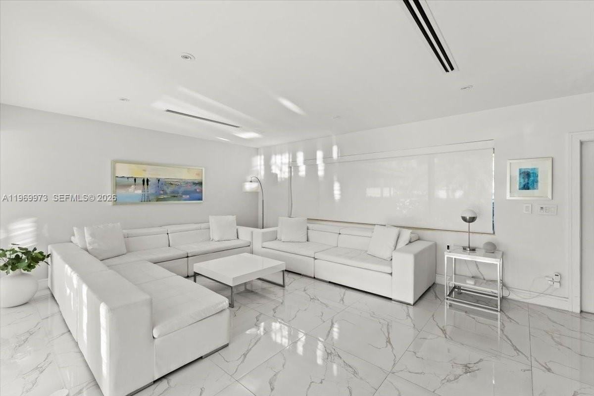 12930 Oleander Rd - Photo 4 of 45