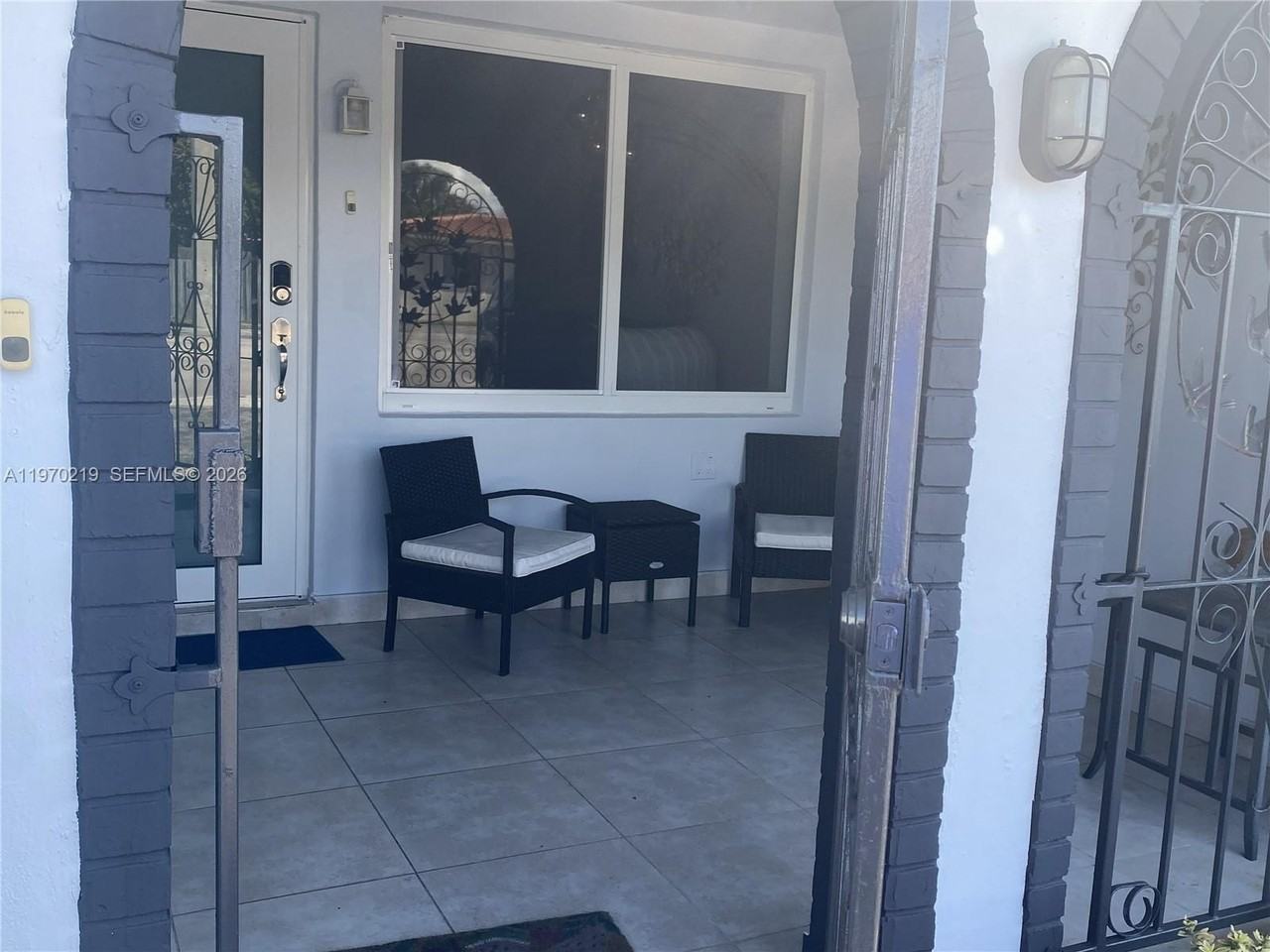 3251 Sw 67th Ave - Photo 2 of 17