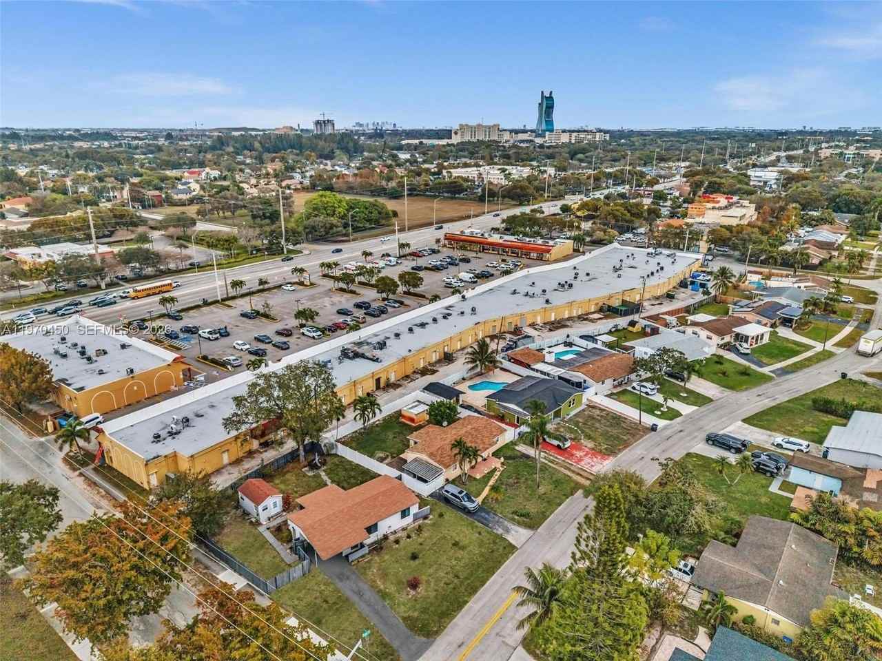 6781 Franklin St - Photo 4 of 38