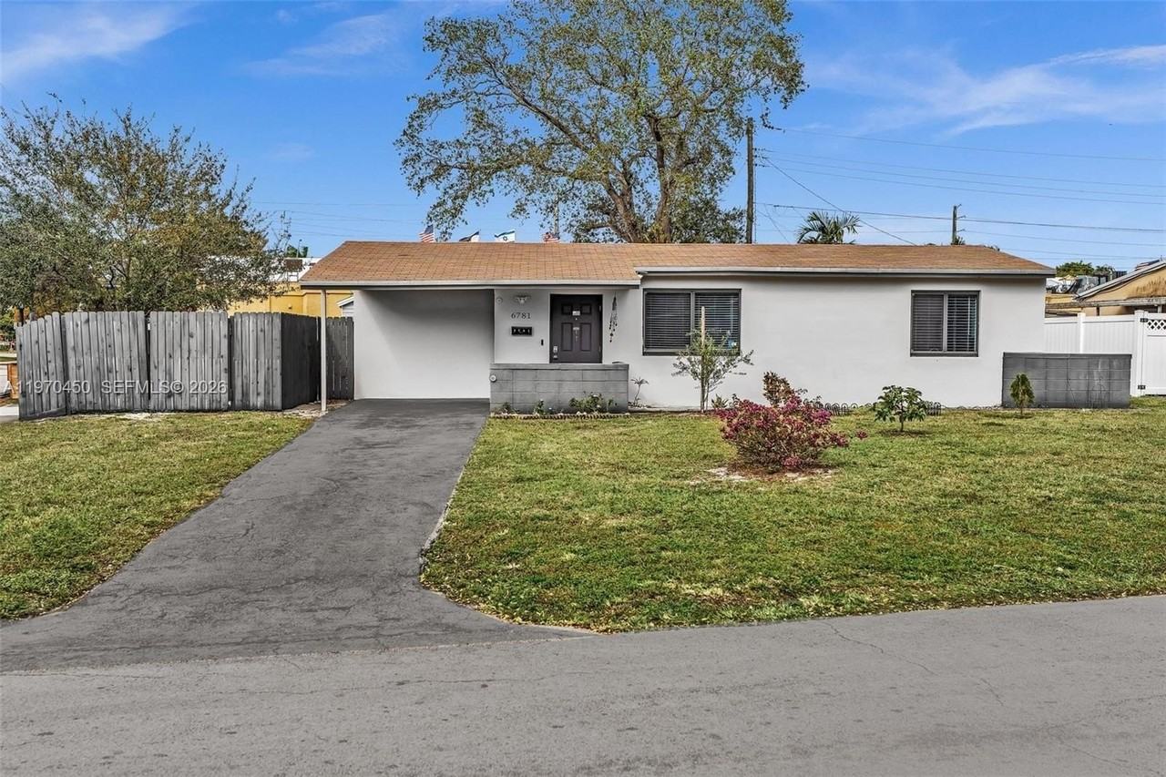 6781 Franklin St - Photo 6 of 38