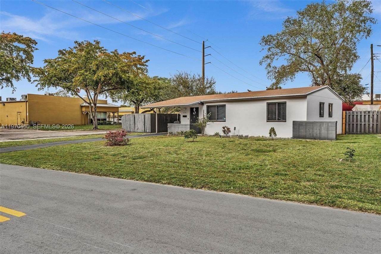 6781 Franklin St - Photo 7 of 38