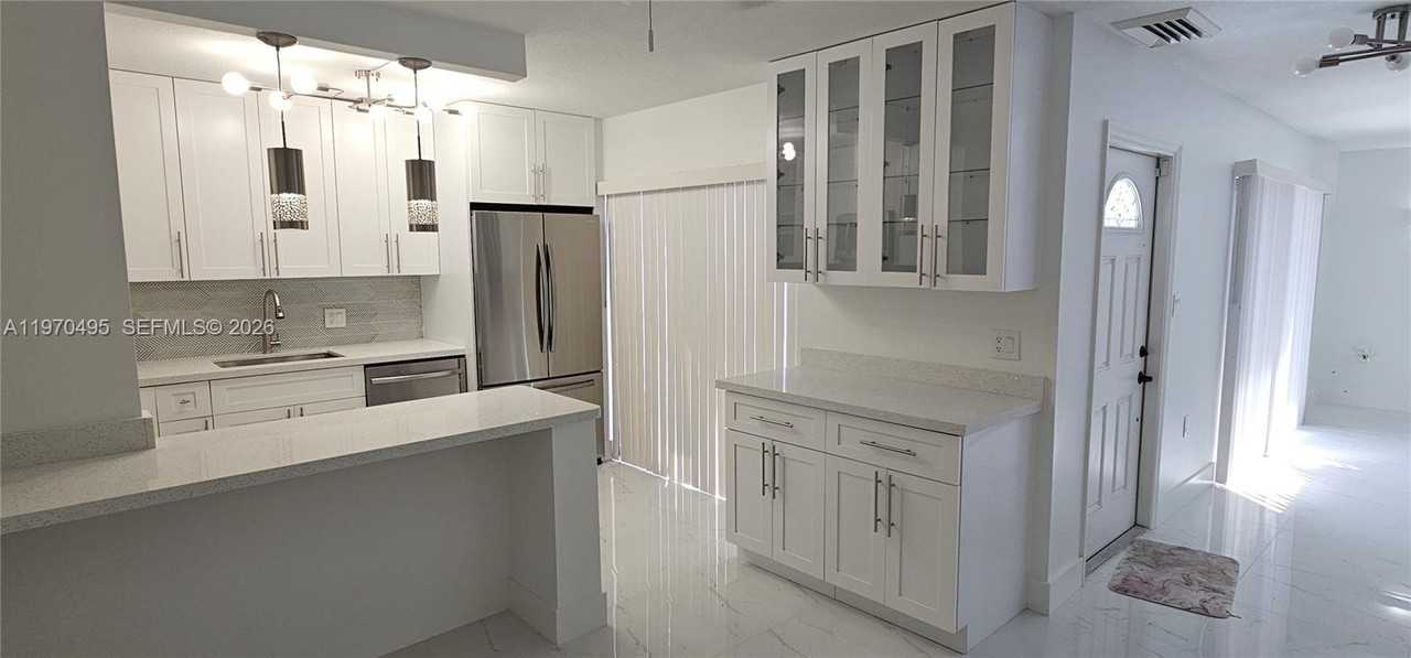 3310 Meridian Way S #B - Photo 3 of 29