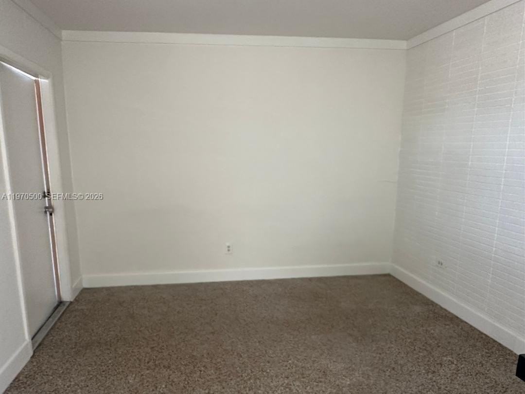 186 Nw 1st St #6 - Photo 2 of 7