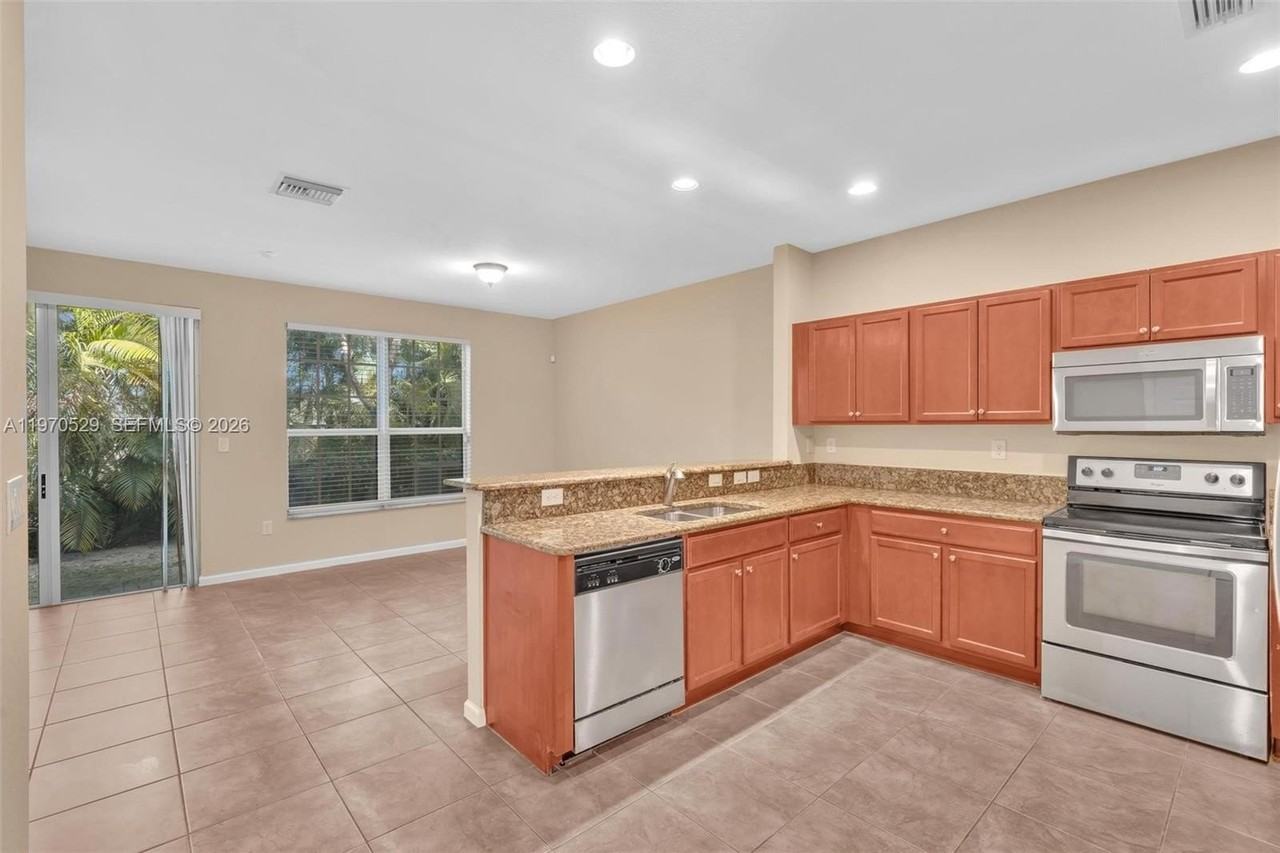 3236 Nw 31st Ter - Photo 2 of 37