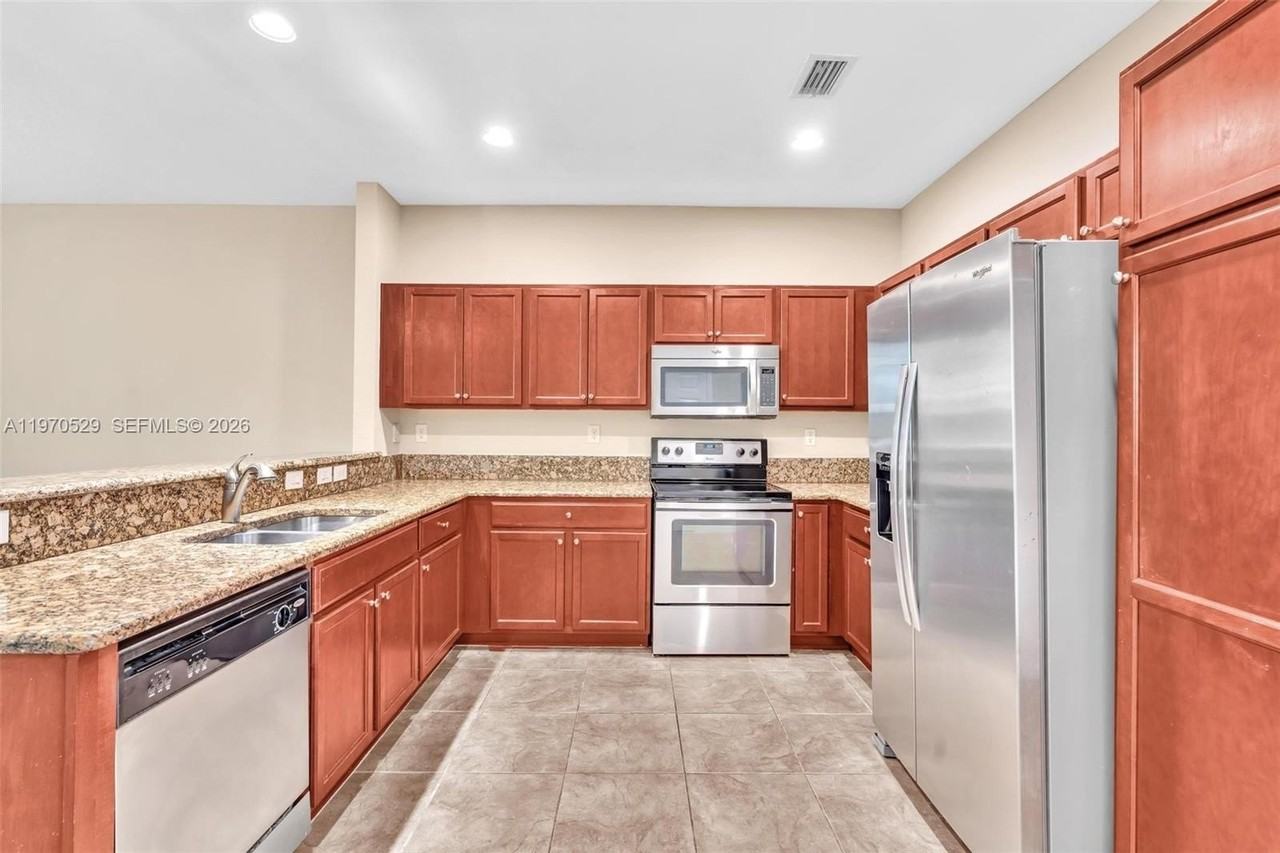 3236 Nw 31st Ter - Photo 3 of 37