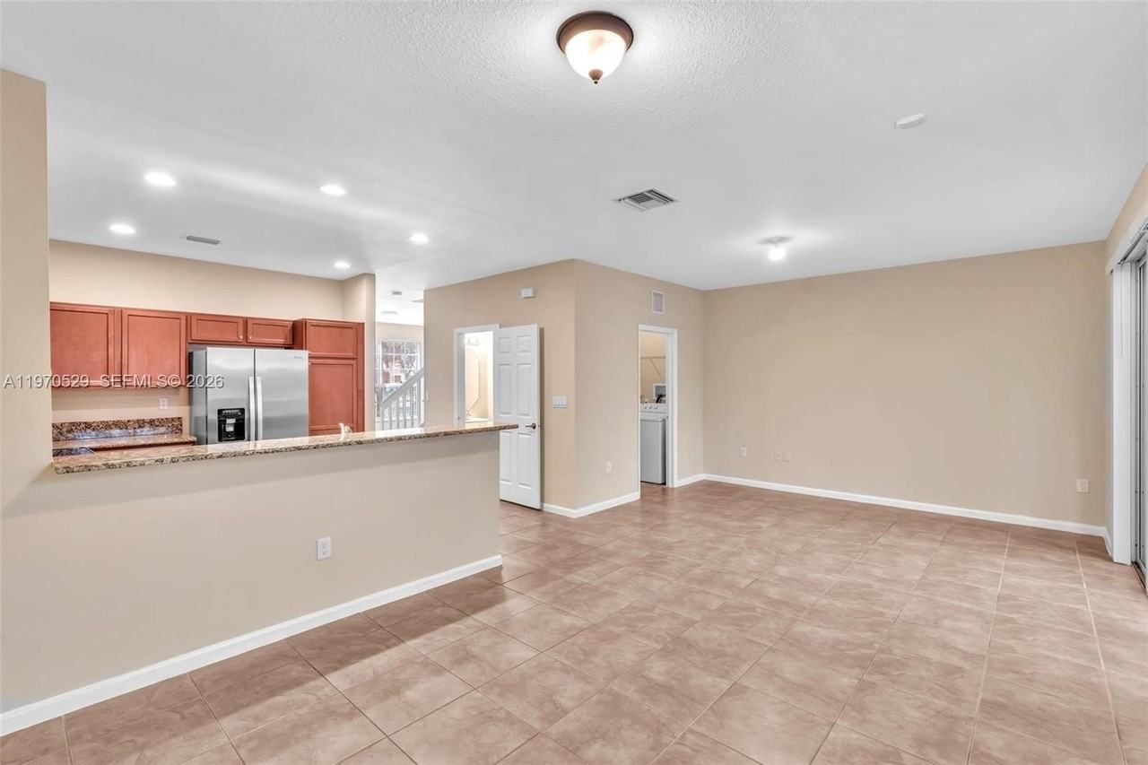 3236 Nw 31st Ter - Photo 5 of 37