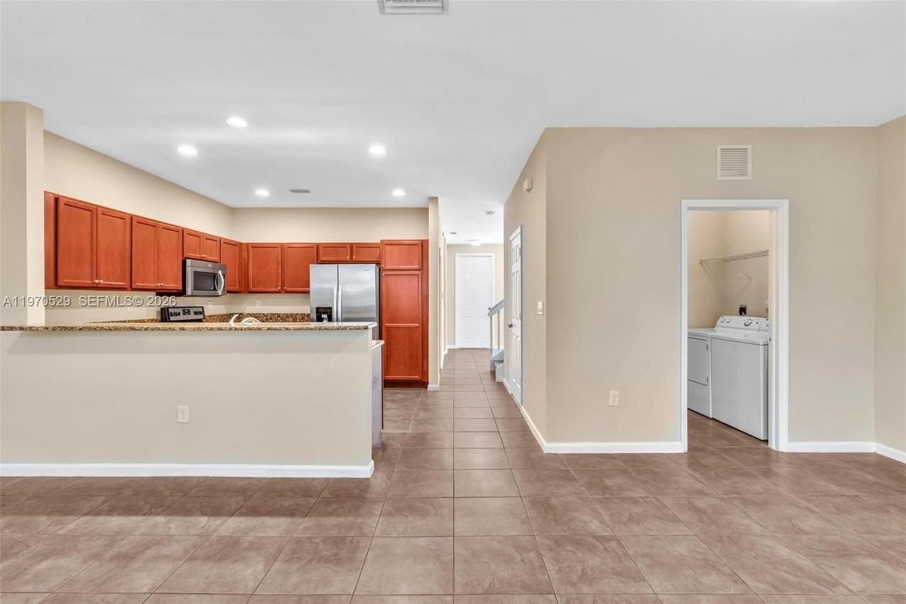 3236 Nw 31st Ter - Photo 6 of 37