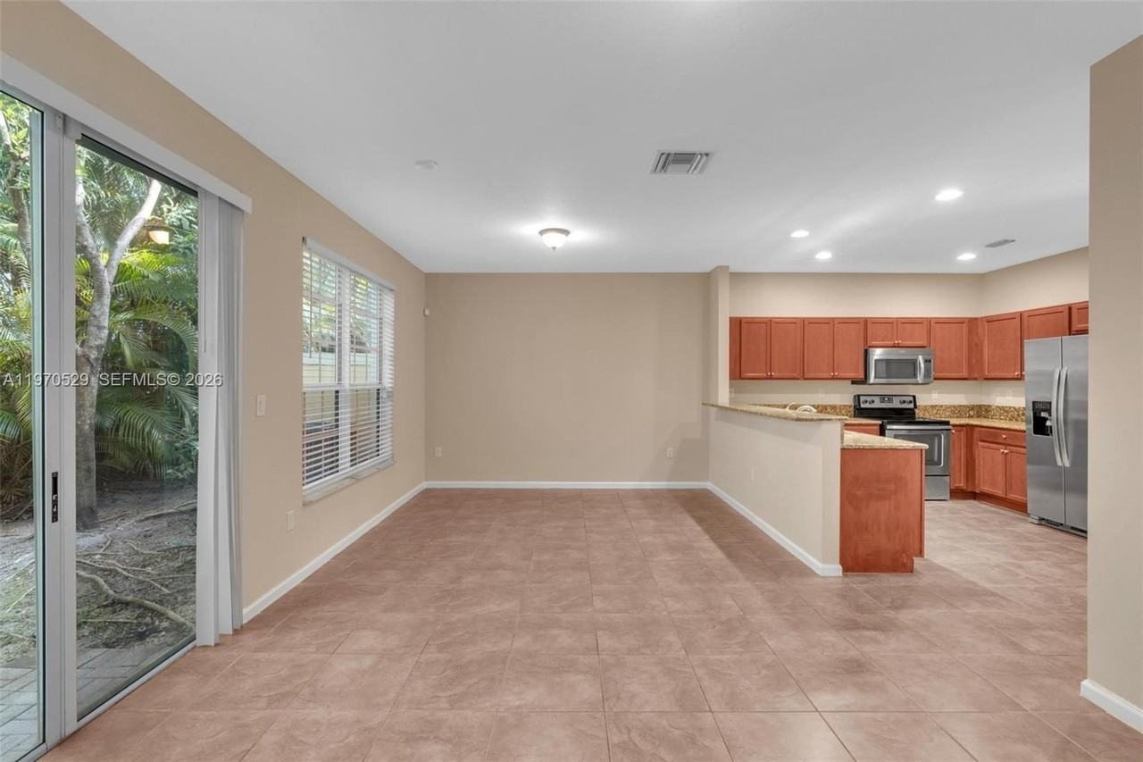 3236 Nw 31st Ter - Photo 7 of 37