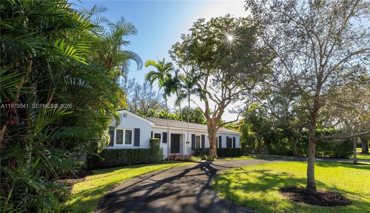 1350 Mendavia Ave - Photo 3 of 31