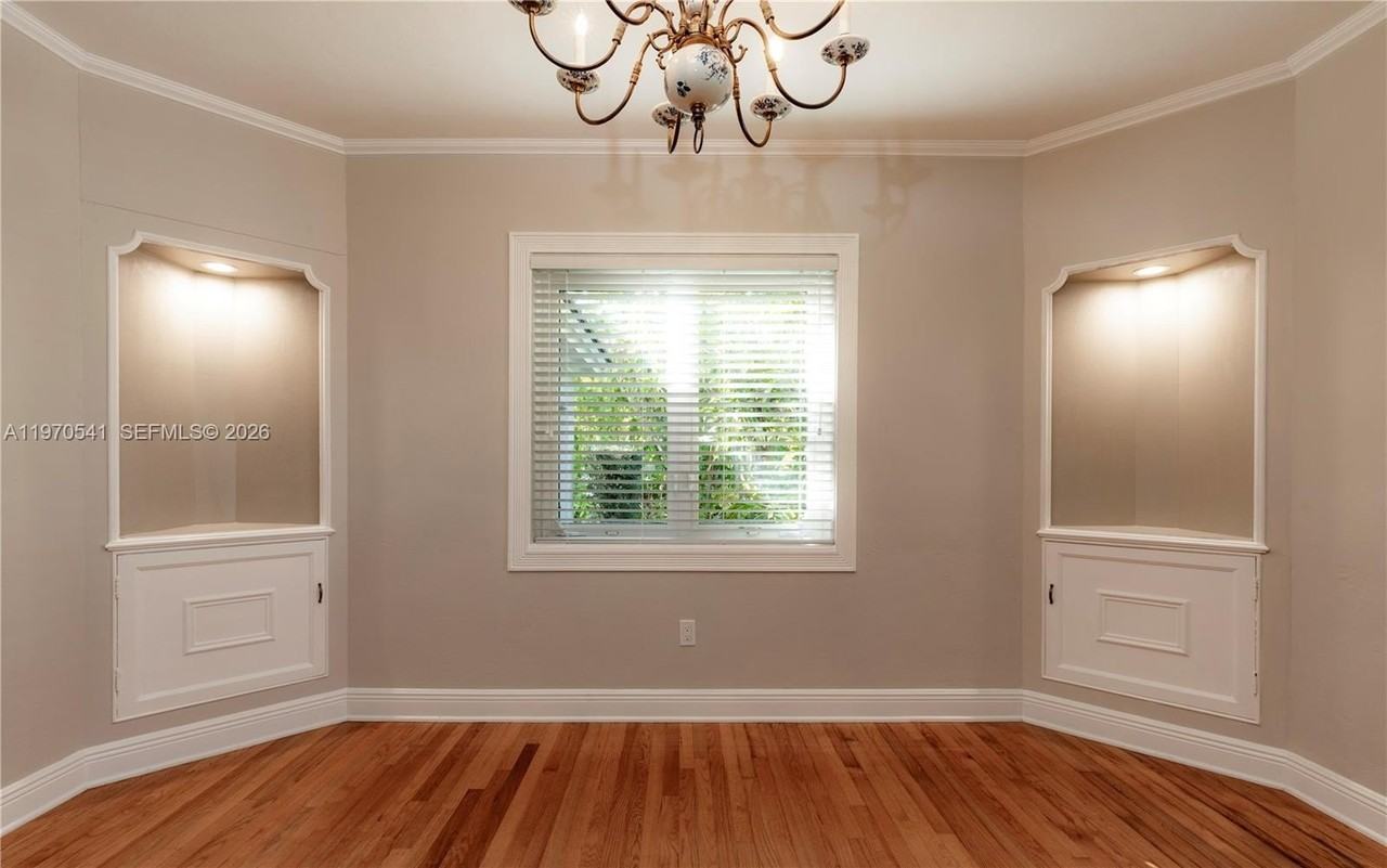 1350 Mendavia Ave - Photo 6 of 31