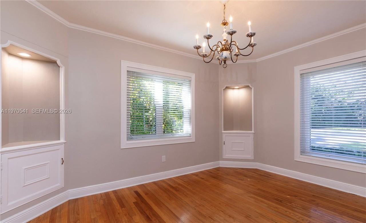 1350 Mendavia Ave - Photo 7 of 31