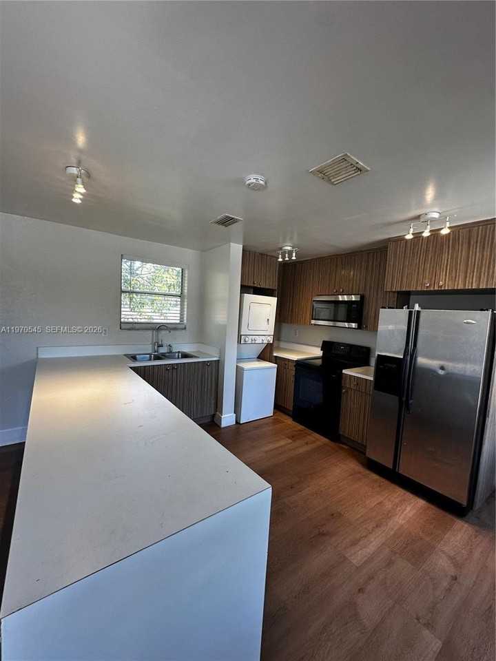 5903 N Miami Ave #5903 - Photo 3 of 28