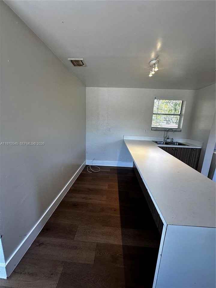 5903 N Miami Ave #5903 - Photo 5 of 28