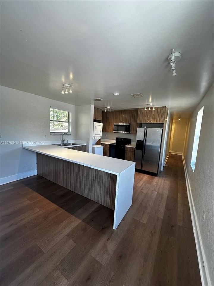 5903 N Miami Ave #5903 - Photo 6 of 28