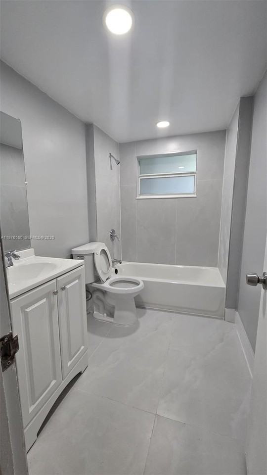 9200 E Bay Harbor Dr #6 - Photo 3 of 9