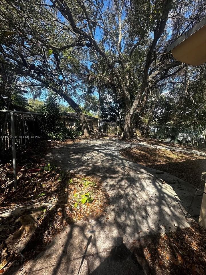 237 Nw 55th St #237 - Photo 5 of 35