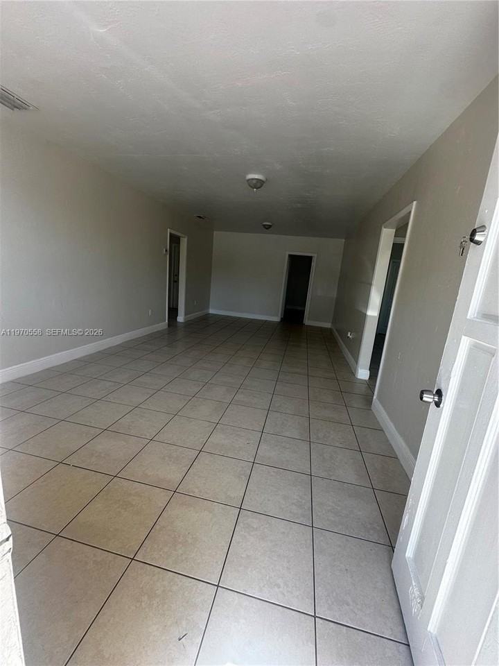 237 Nw 55th St #237 - Photo 7 of 35