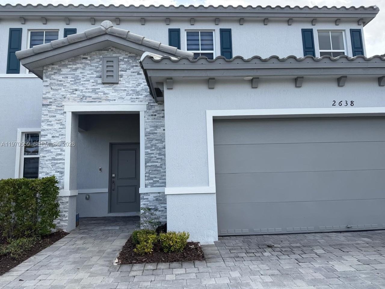 2638 Se 9th St - Photo 3 of 36