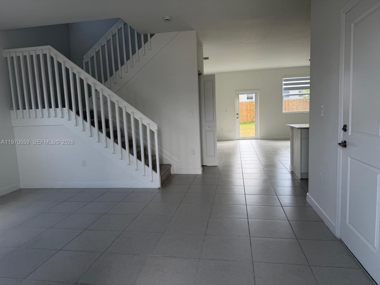 2638 Se 9th St - Photo 5 of 36