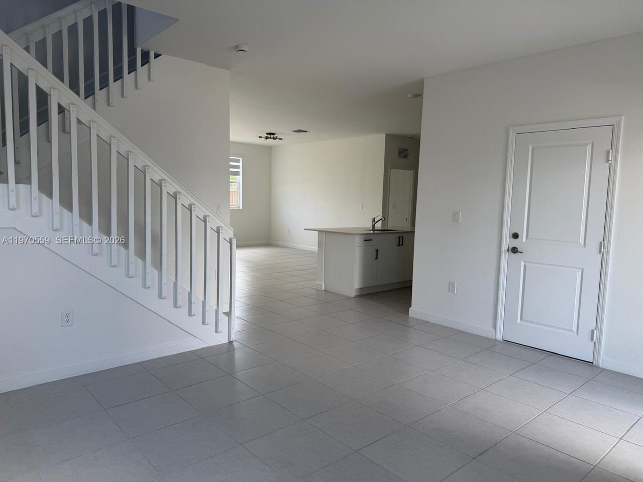 2638 Se 9th St - Photo 6 of 36