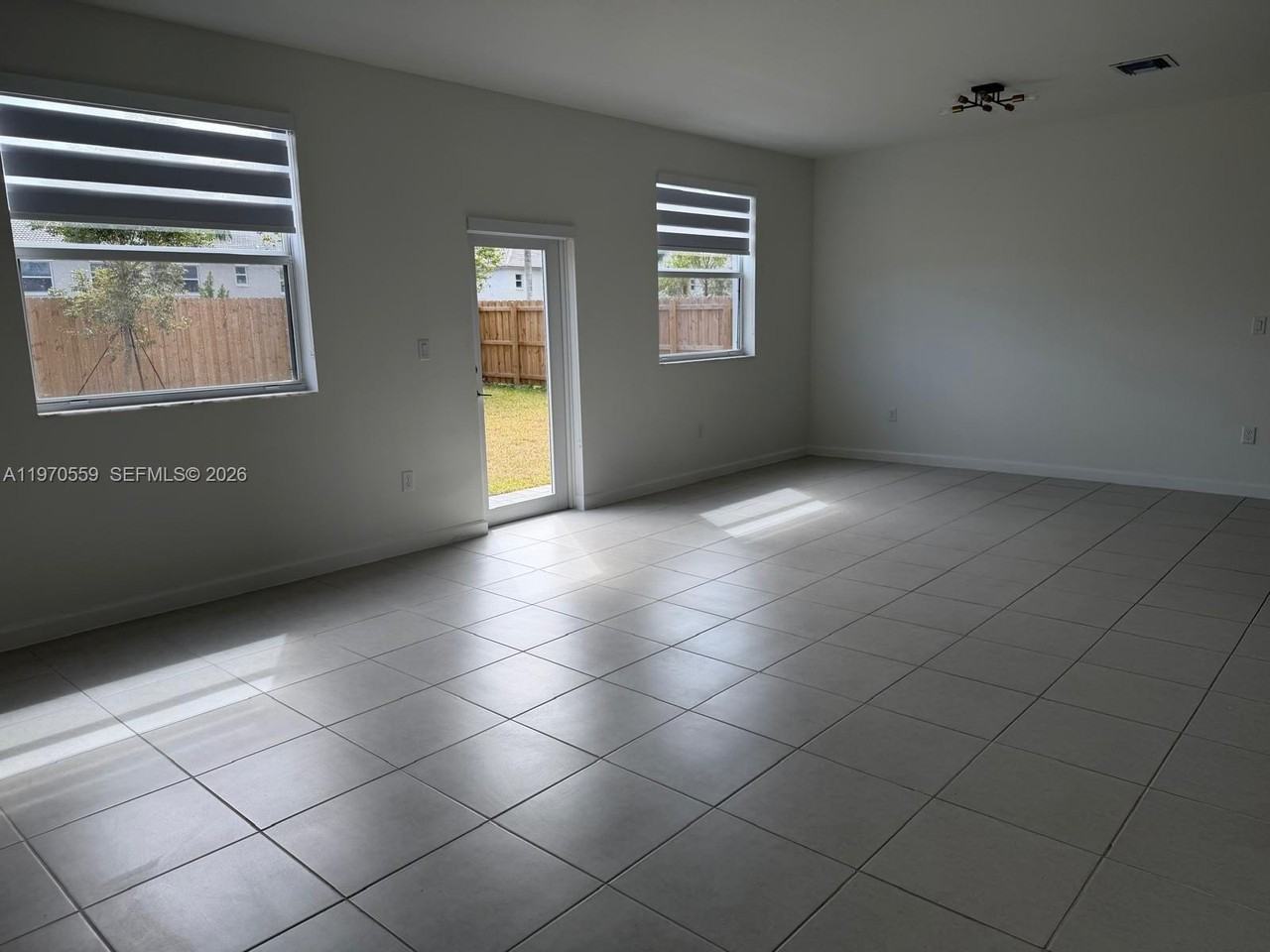 2638 Se 9th St - Photo 7 of 36