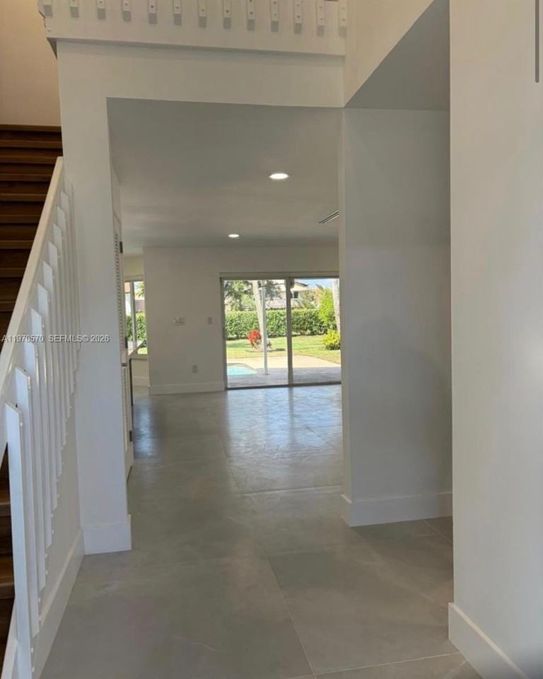 801 Amherst Ave - Photo 4 of 22