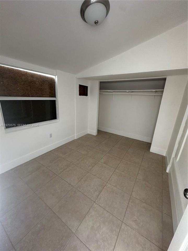 1919 Sw 2nd St #C - Photo 3 of 24