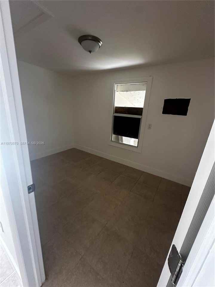 1919 Sw 2nd St #C - Photo 6 of 24