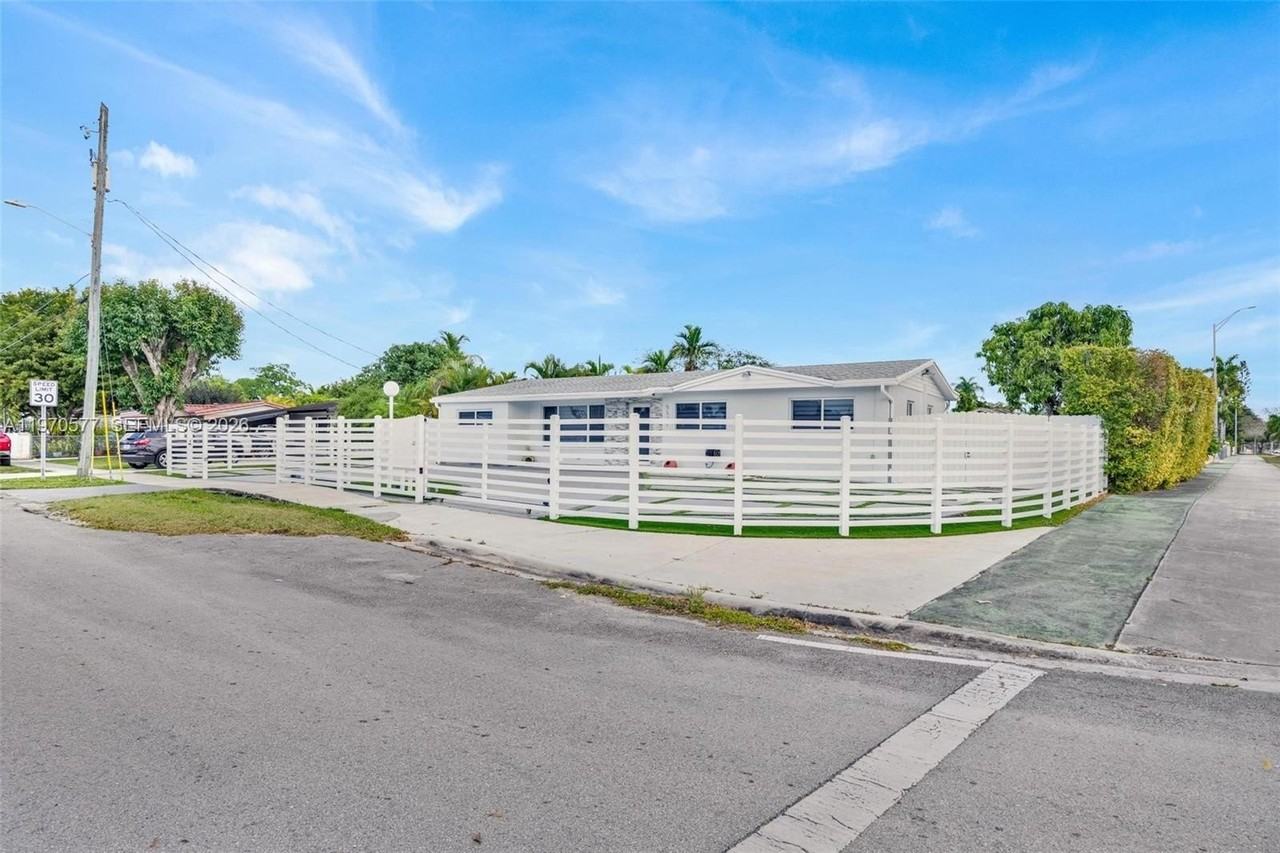 5521 Sw 104th Ave - Photo 2 of 28