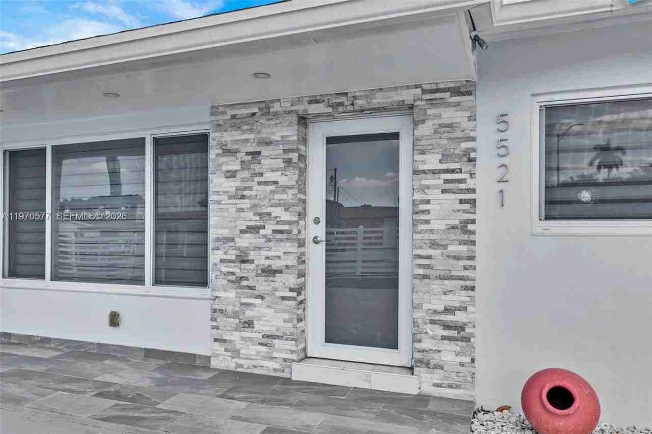 5521 Sw 104th Ave - Photo 4 of 28