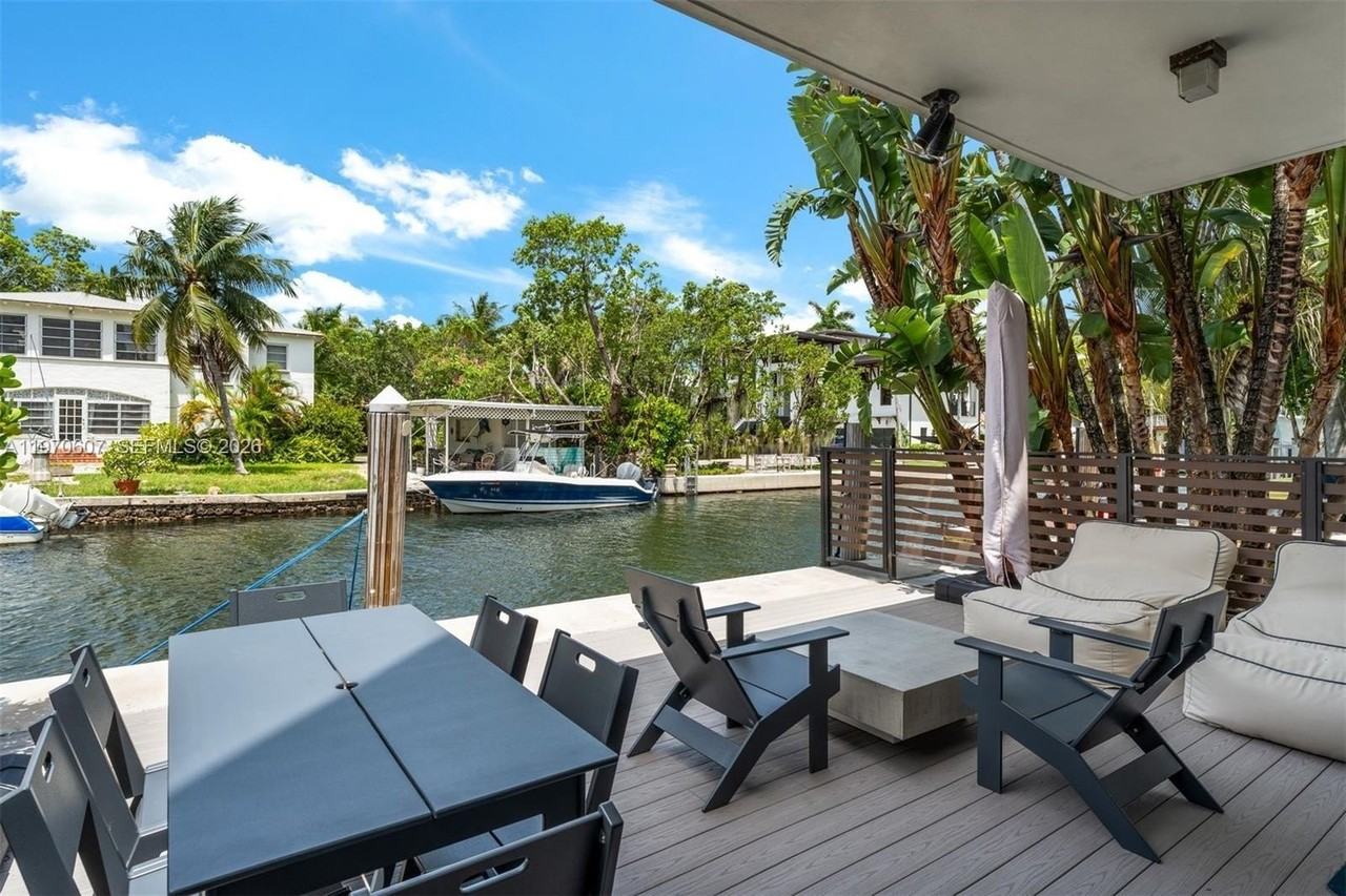 3560 W Fairview St - Photo 3 of 50