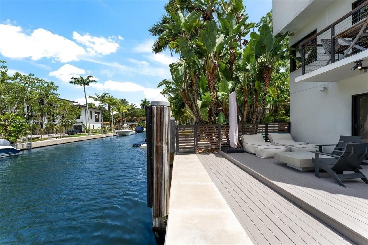 3560 W Fairview St - Photo 4 of 50