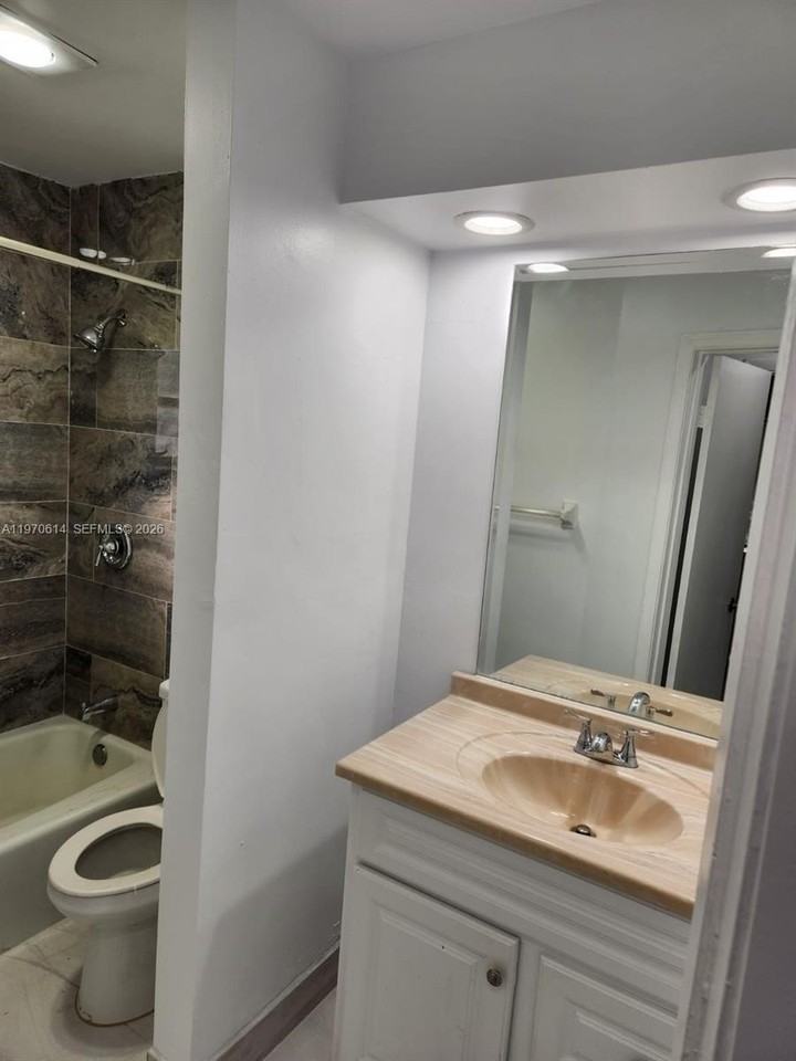 3816 Sw 68th Way #14F - Photo 3 of 32