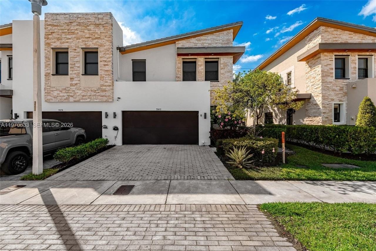 7902 Nw 105th Ct #7902 - Photo 2 of 33