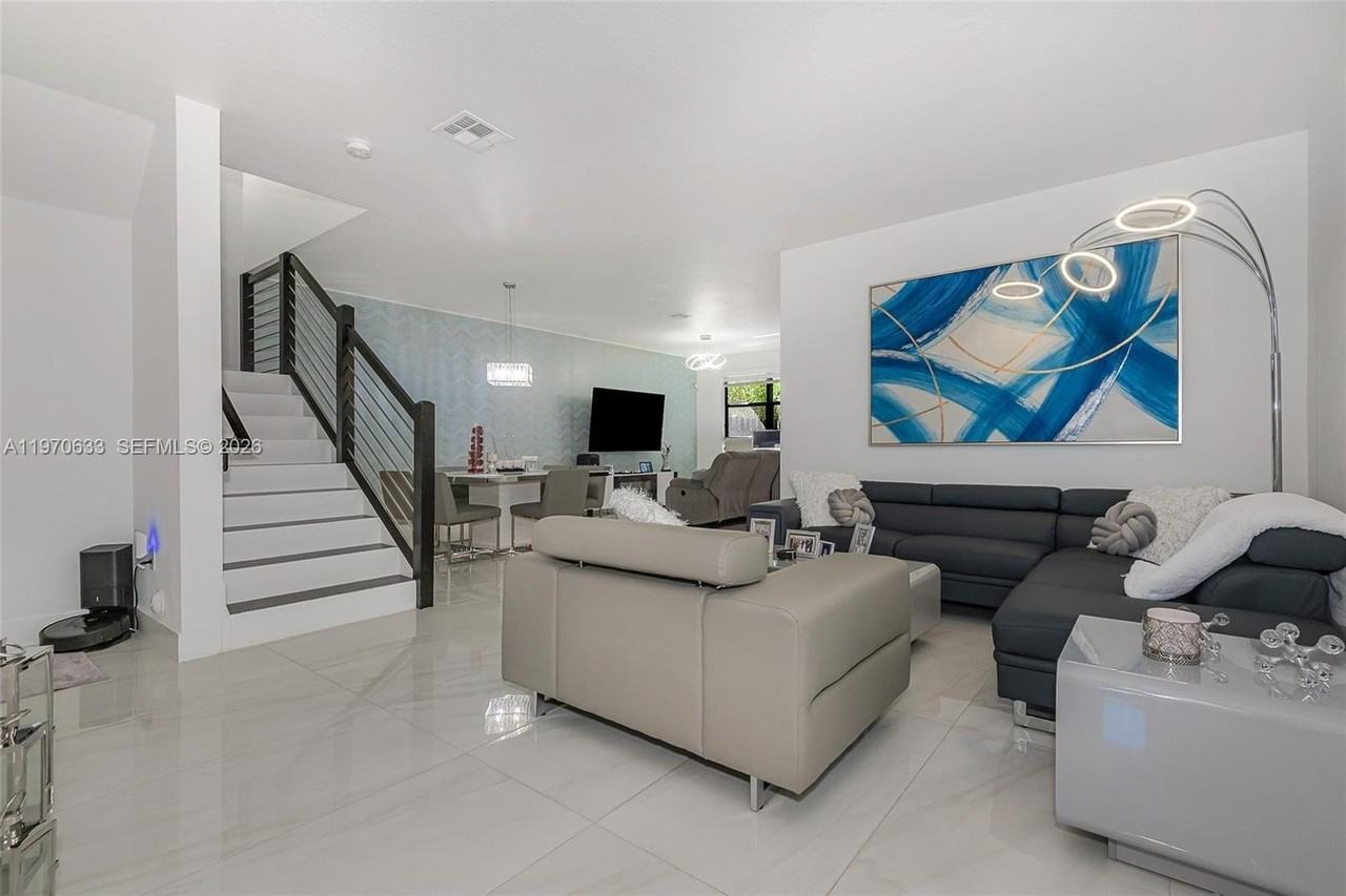 7902 Nw 105th Ct #7902 - Photo 3 of 33