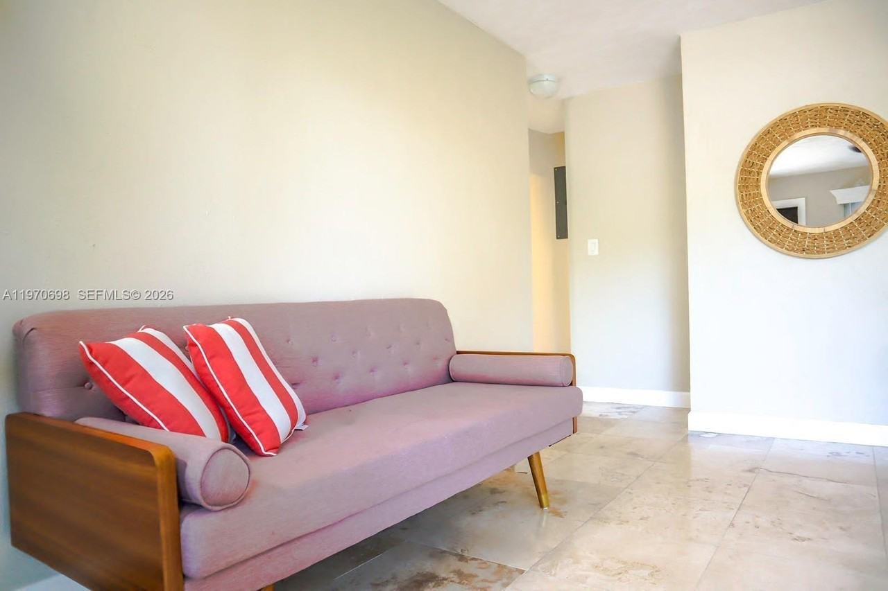 1130 Ne 23rd Pl #0 - Photo 6 of 16