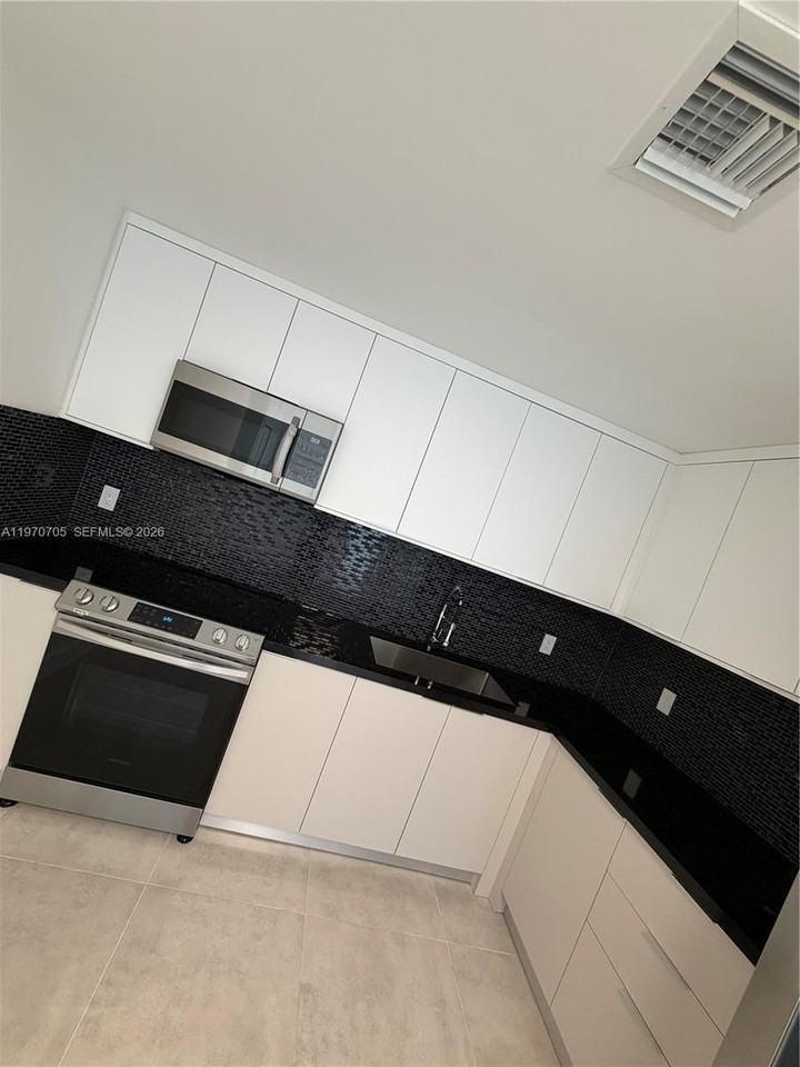 25415 Sw 128th Ave #REAR - Photo 4 of 10