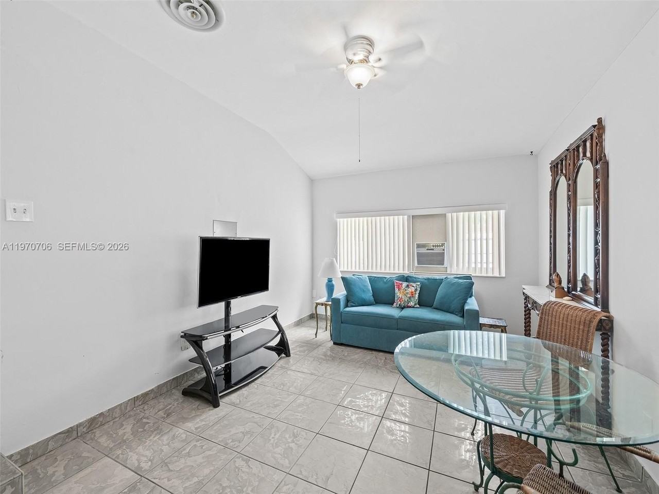 926 Hollywood Blvd #1 - Photo 3 of 9