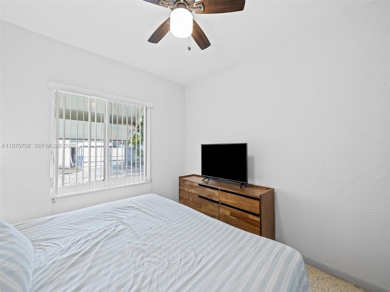 926 Hollywood Blvd #1 - Photo 6 of 9